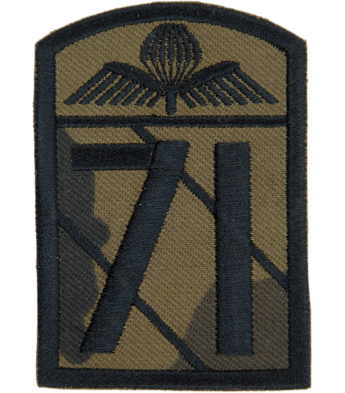 Nášivka: 71. výsadkový prapor [hranatá] [bsz]